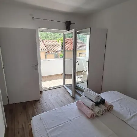 Apartment Mlinar - One Bedroom With Seaview Grebastica