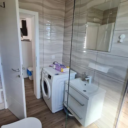 Apartment Mlinar - One Bedroom With Seaview Grebastica