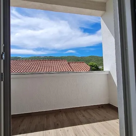 Apartment Mlinar - One Bedroom With Seaview Grebastica