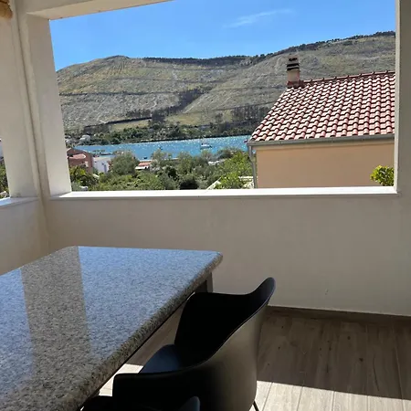 Mlinar - One Bedroom With Seaview Apartment