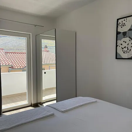 Mlinar - One Bedroom With Seaview Apartment Grebastica
