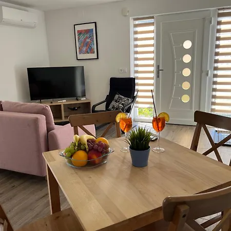 Appartamento Mlinar - One Bedroom With Seaview