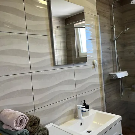 Mlinar - One Bedroom With Seaview