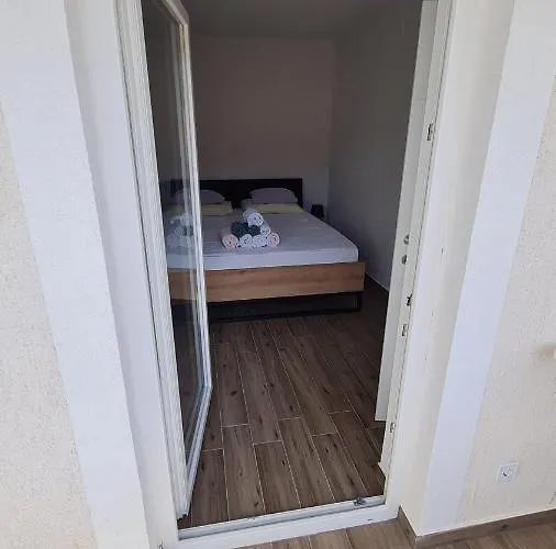 Appartamento Mlinar - One Bedroom With Seaview