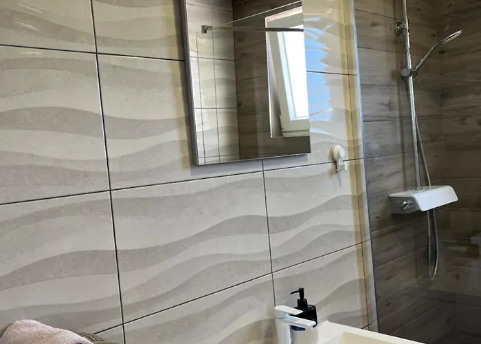 Mlinar - One Bedroom With Seaview